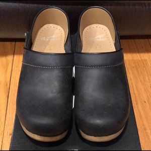 Dansko Professional Clogs Black on Wood Size 37